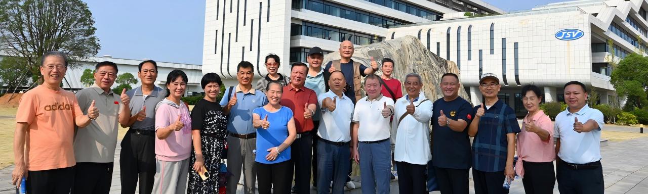 江西省公安厅老年人体育协会马建山主席一行莅临公司参观指导